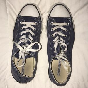 Navy blue converse